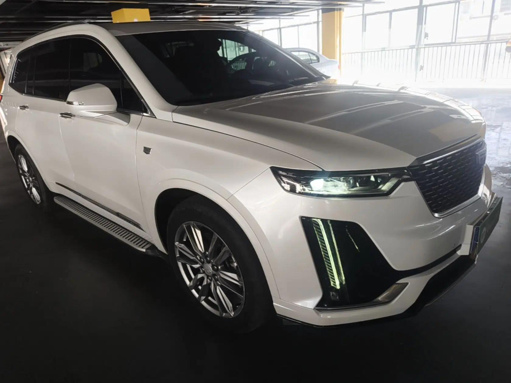 Cadillac XT6 2022 2.0T 7-Seater Two-Wheel Drive Luxury Version — миниатюра 3
