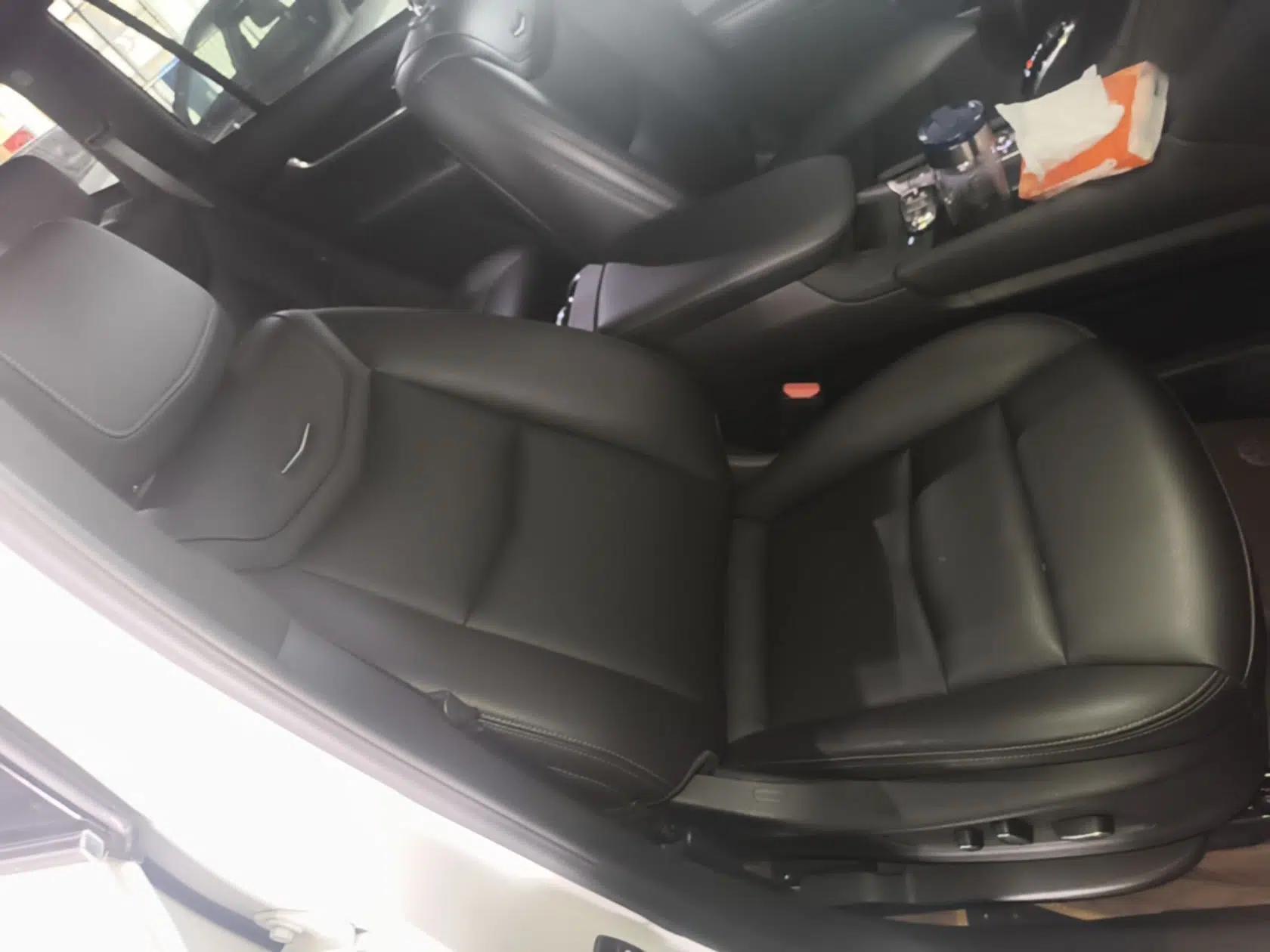 Cadillac XT6 2022 2.0T 7-Seater Two-Wheel Drive Luxury Version — миниатюра 23