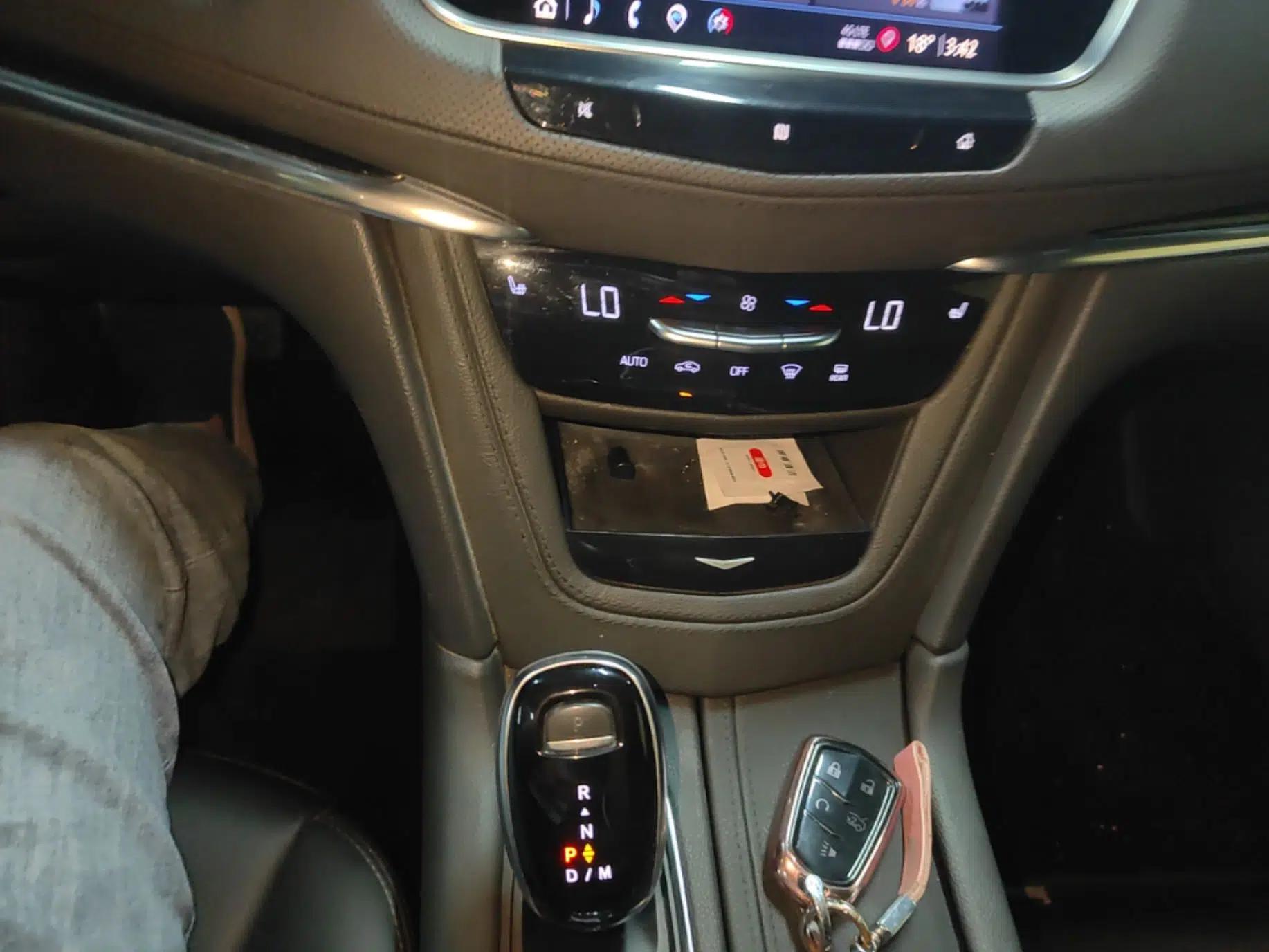 Cadillac XT6 2020 28T 7-Seater Four-Wheel Drive Luxury Version — миниатюра 17