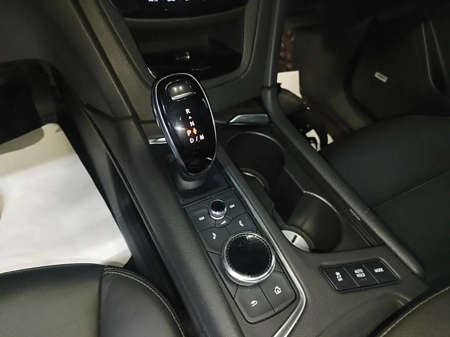 Cadillac XT6 2021 2.0T Six-Seater Four-Wheel-Drive Luxury Version — миниатюра 17