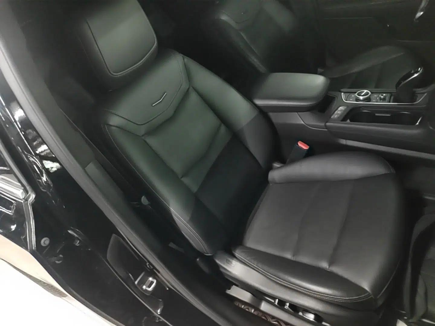 Cadillac XT6 2021 2.0T Six-Seater Four-Wheel-Drive Luxury Version — миниатюра 23
