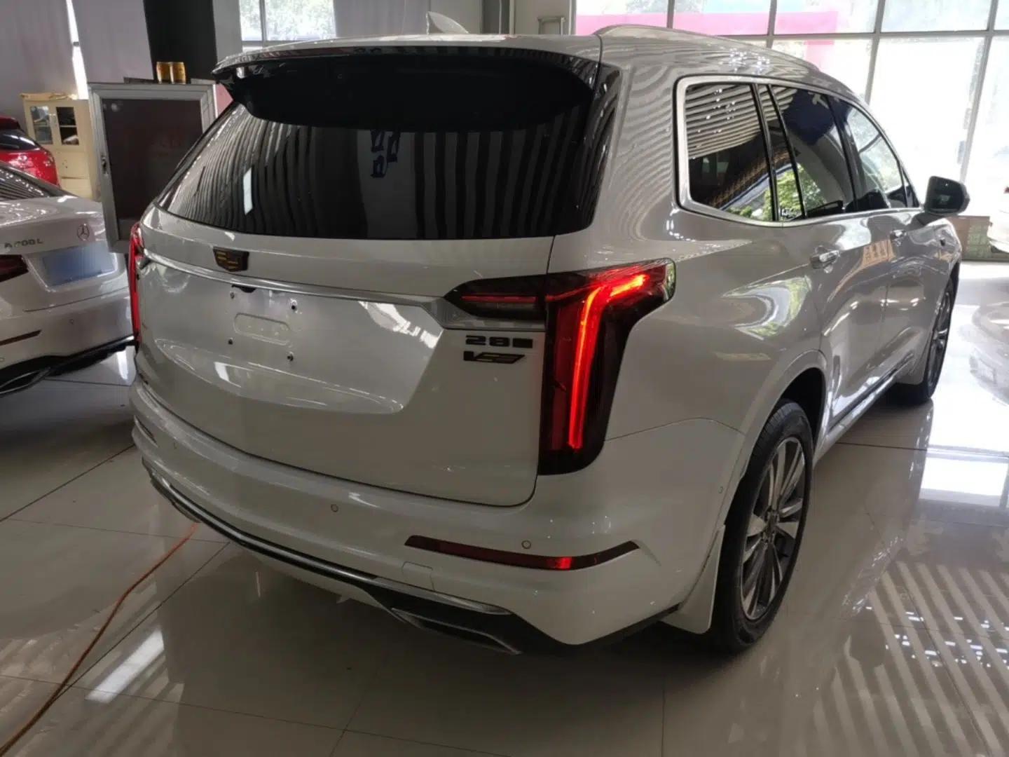 Cadillac XT6 2020 28T Six-Seater Four-Wheel-Drive Luxury Version — миниатюра 6