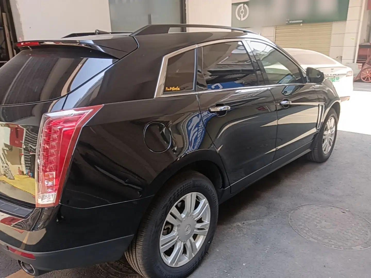 Cadillac SRX 2015 3.0L Comfort Version — миниатюра 4