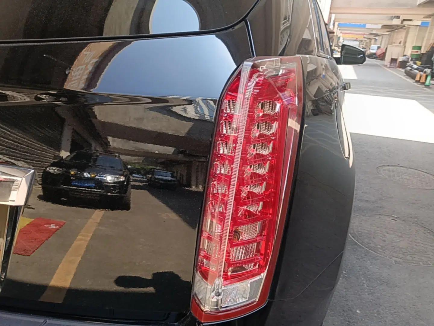 Cadillac SRX 2015 3.0L Comfort Version — миниатюра 8