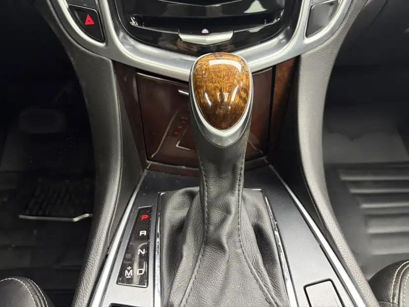 Cadillac SRX 2015 3.0L Elite Model — миниатюра 15