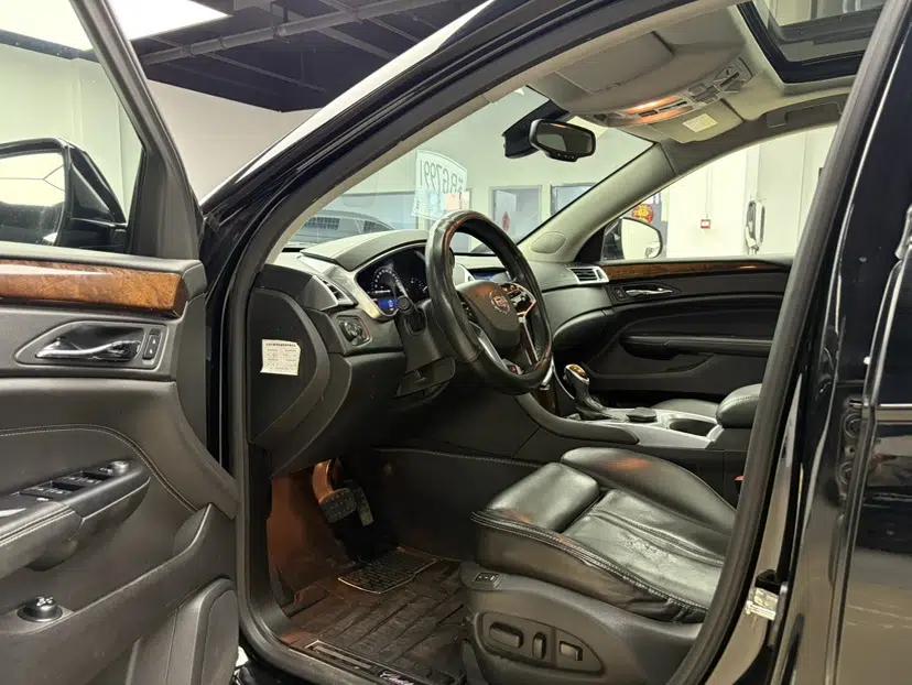 Cadillac SRX 2015 3.0L Elite Model — миниатюра 22
