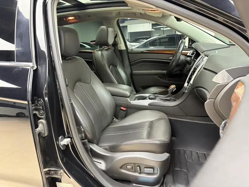 Cadillac SRX 2015 3.0L Elite Model — миниатюра 24
