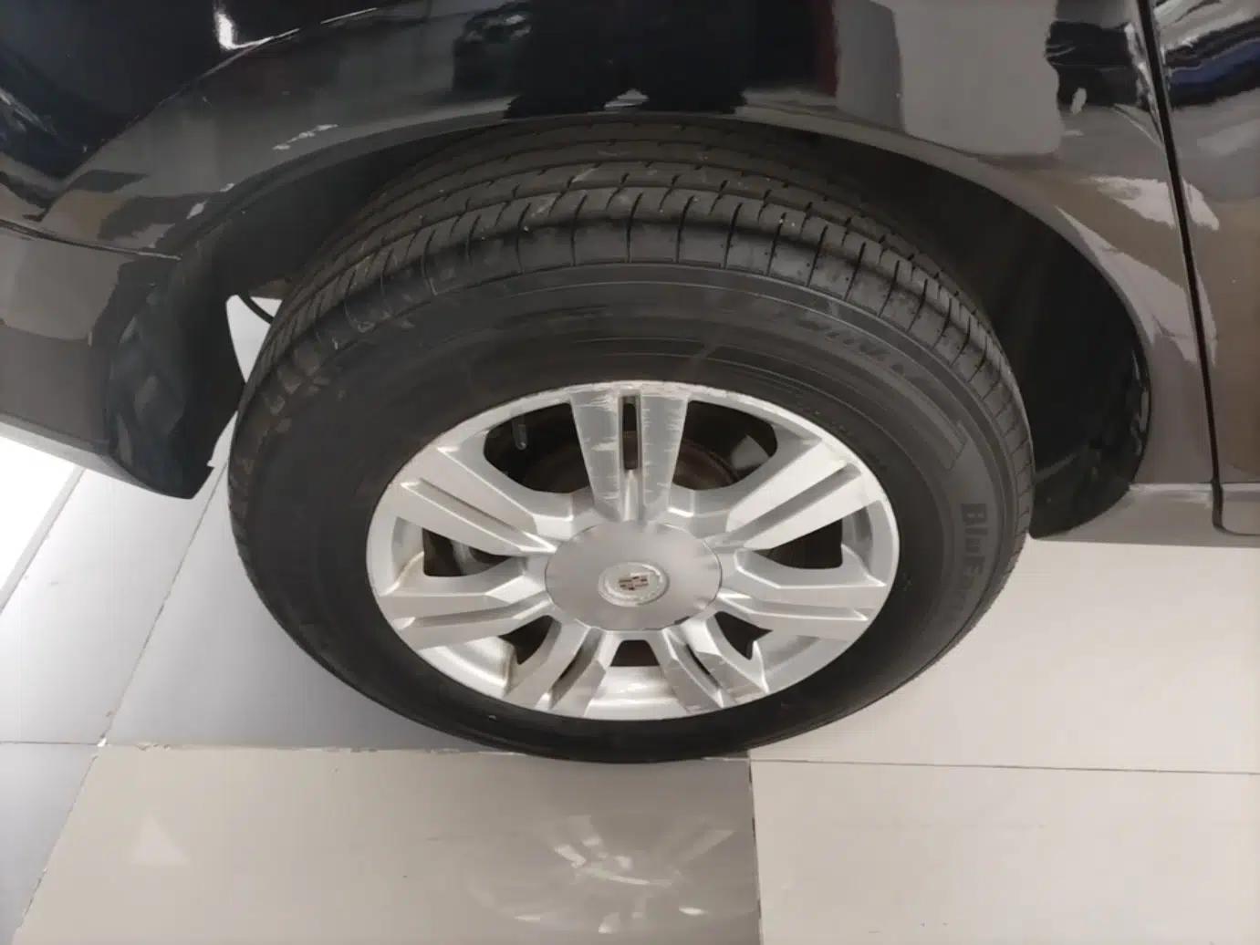 Cadillac SRX 2015 3.0L Elite Model — миниатюра 4