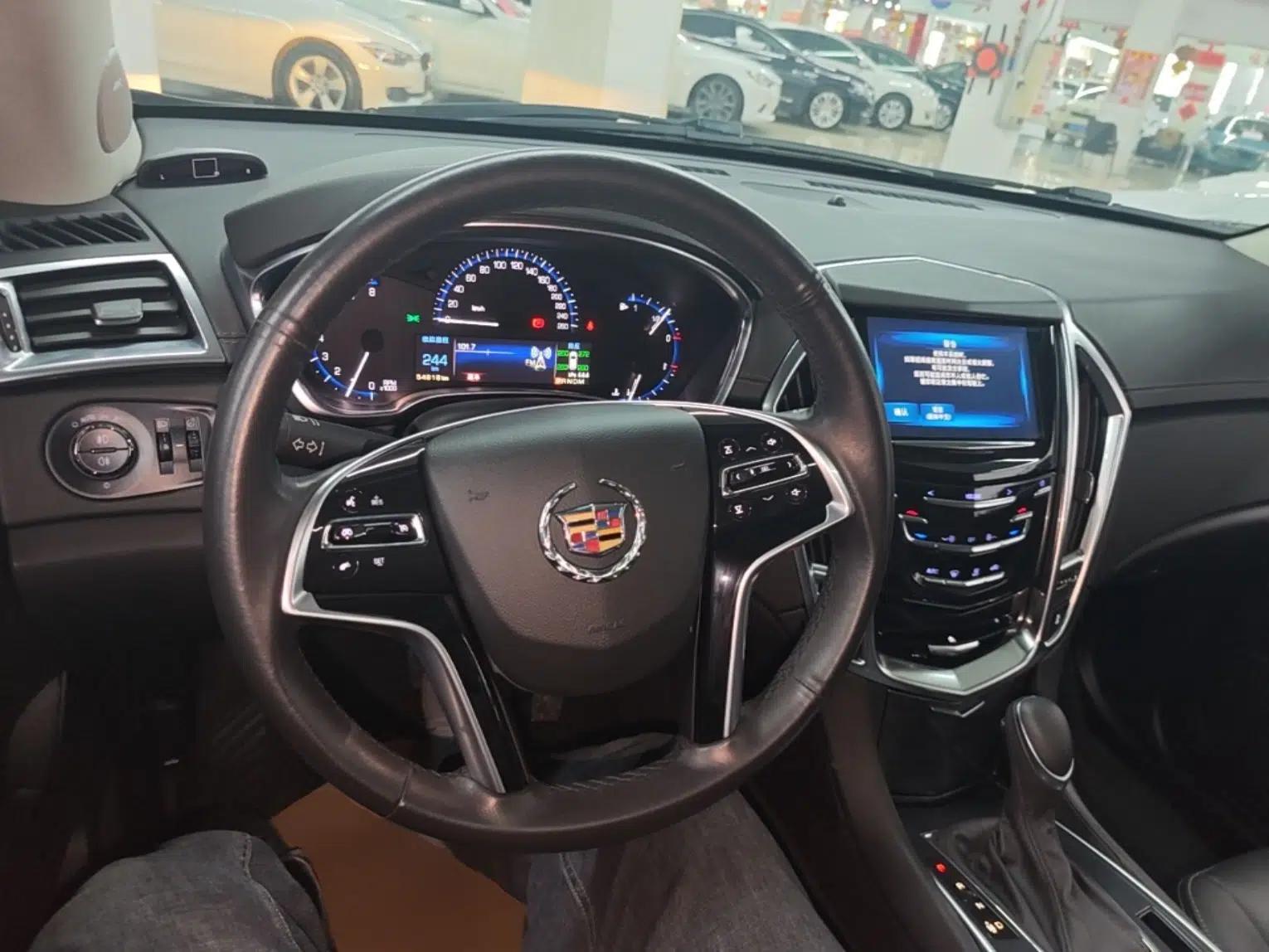 Cadillac SRX 2015 3.0L Comfort Version — миниатюра 12