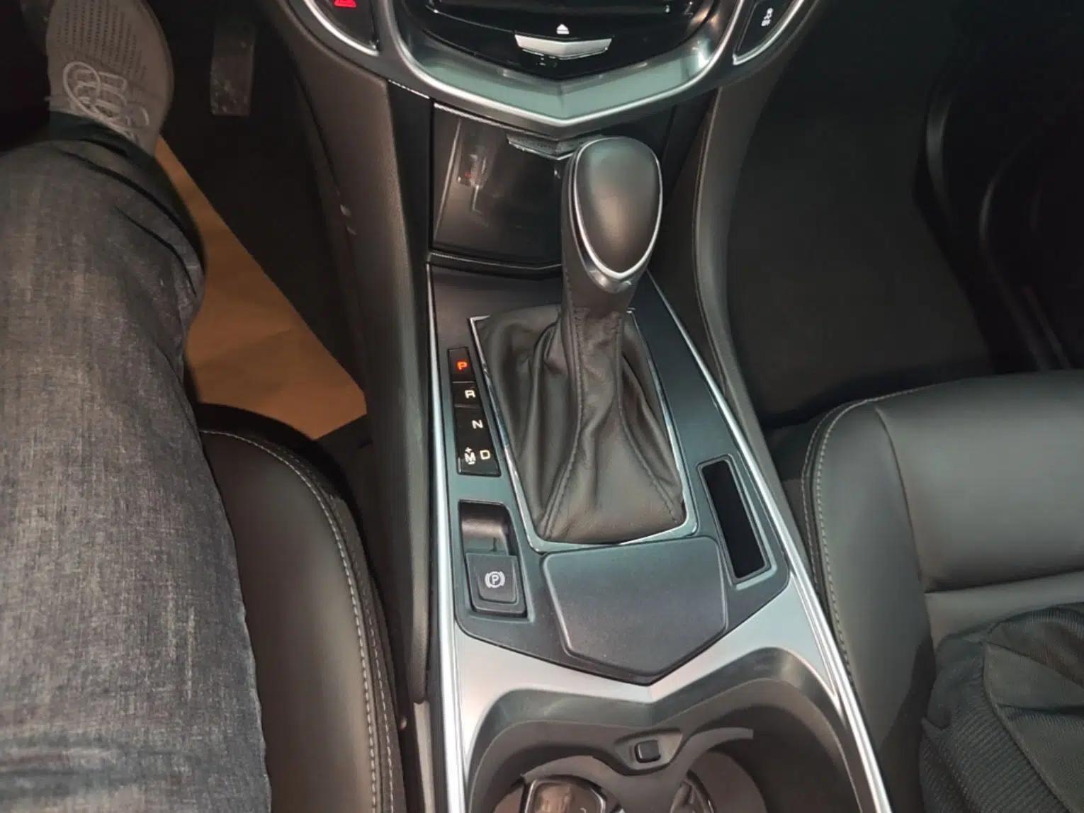 Cadillac SRX 2015 3.0L Comfort Version — миниатюра 16