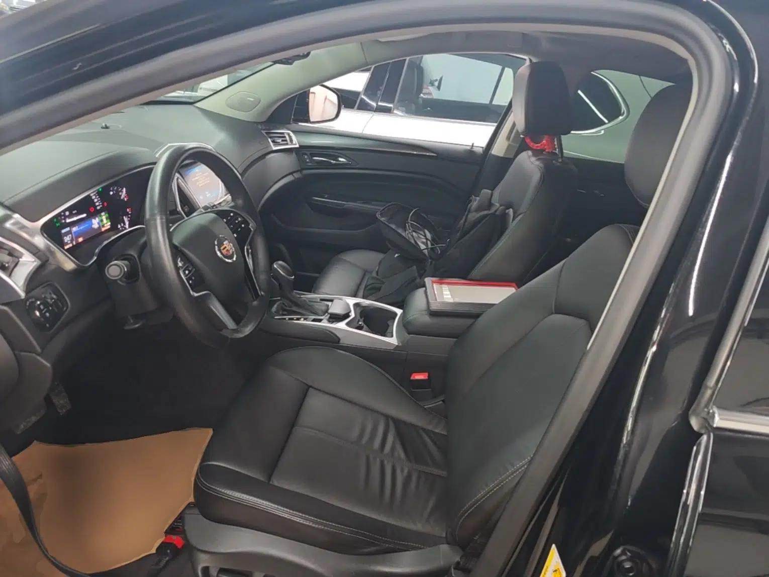 Cadillac SRX 2015 3.0L Comfort Version — миниатюра 17