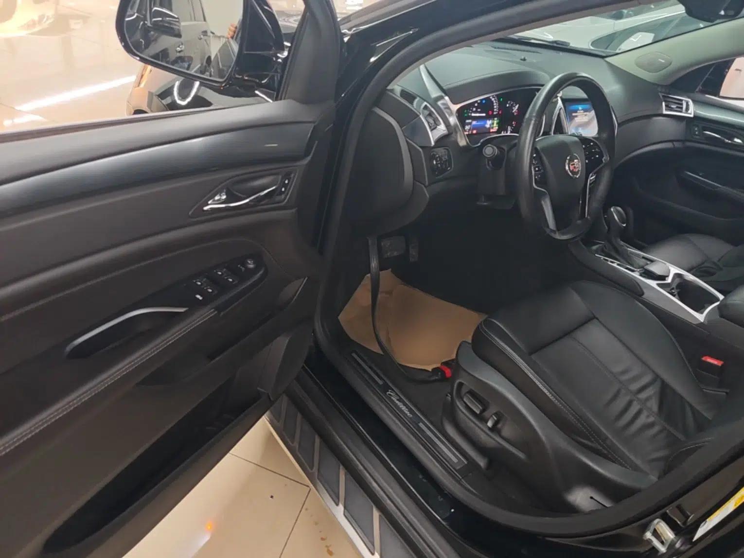 Cadillac SRX 2015 3.0L Comfort Version — миниатюра 18