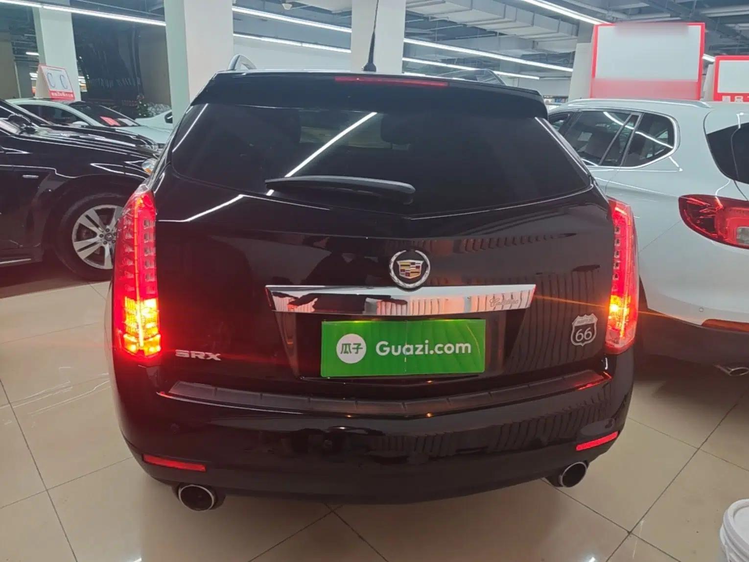 Cadillac SRX 2015 3.0L Comfort Version — миниатюра 3