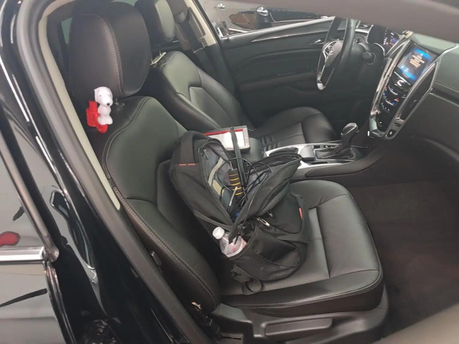 Cadillac SRX 2015 3.0L Comfort Version — миниатюра 23
