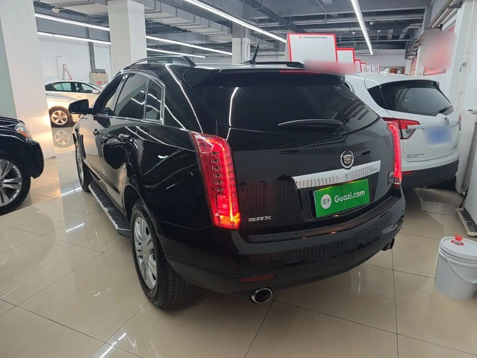 Cadillac SRX 2015 3.0L Comfort Version — миниатюра 7