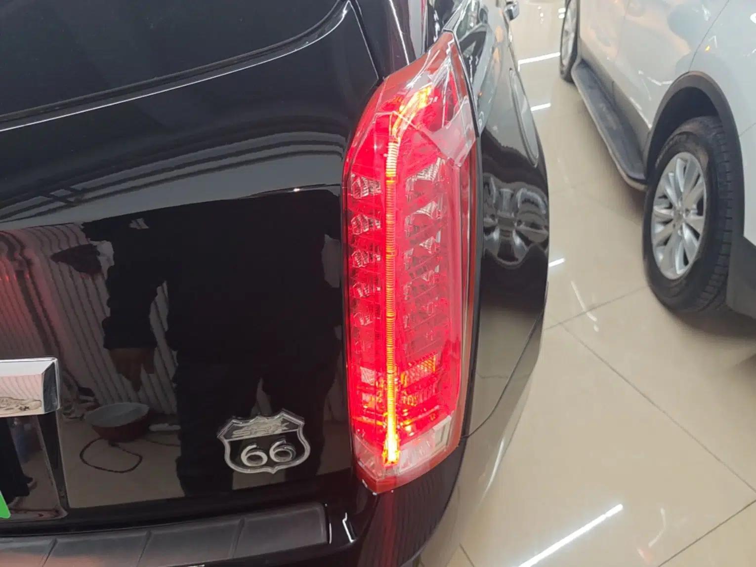Cadillac SRX 2015 3.0L Comfort Version — миниатюра 8