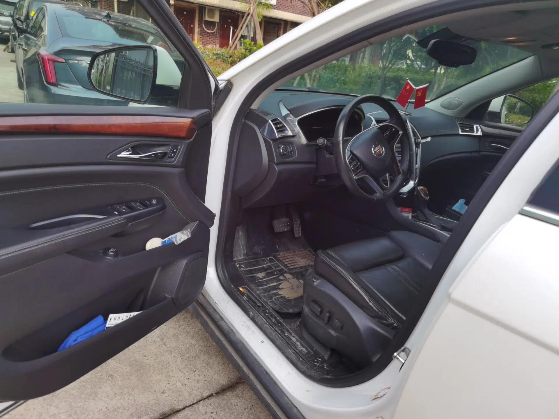 Cadillac SRX 2014 3.0L Elite Model — миниатюра 17