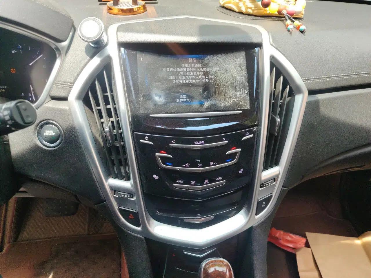 Cadillac SRX 2015 3.0L Elite Model — миниатюра 14