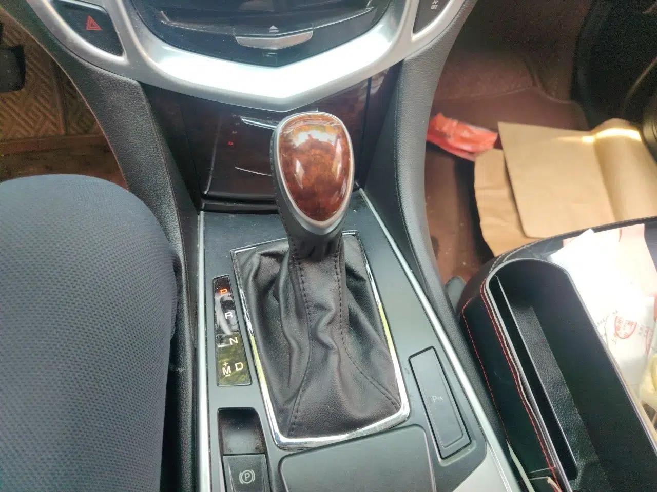 Cadillac SRX 2015 3.0L Elite Model — миниатюра 15