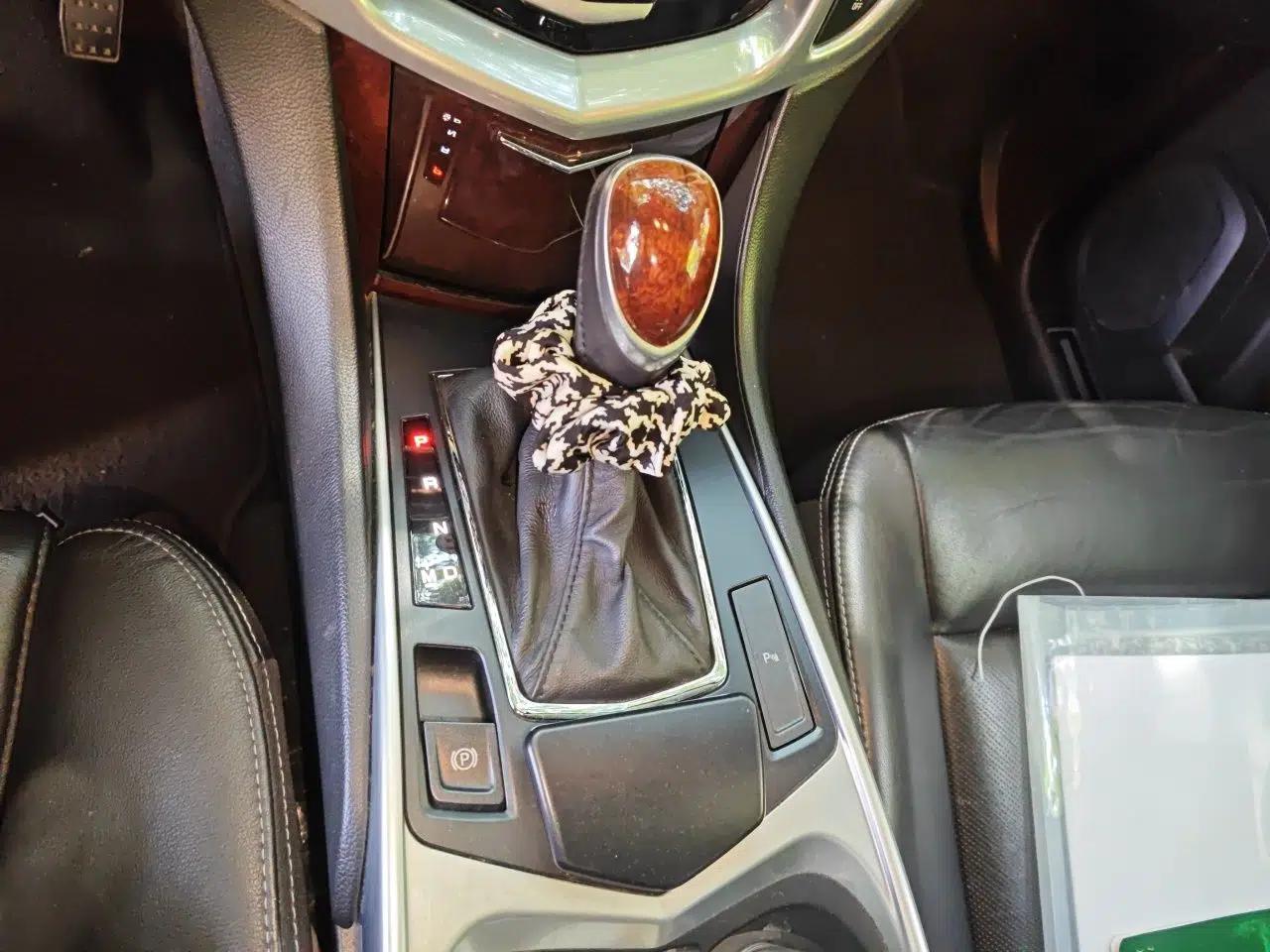 Cadillac SRX 2013 3.0L Elite Model — миниатюра 15