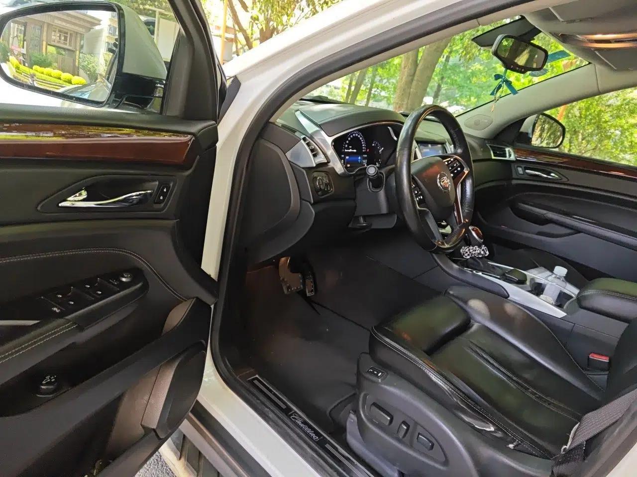 Cadillac SRX 2013 3.0L Elite Model — миниатюра 17