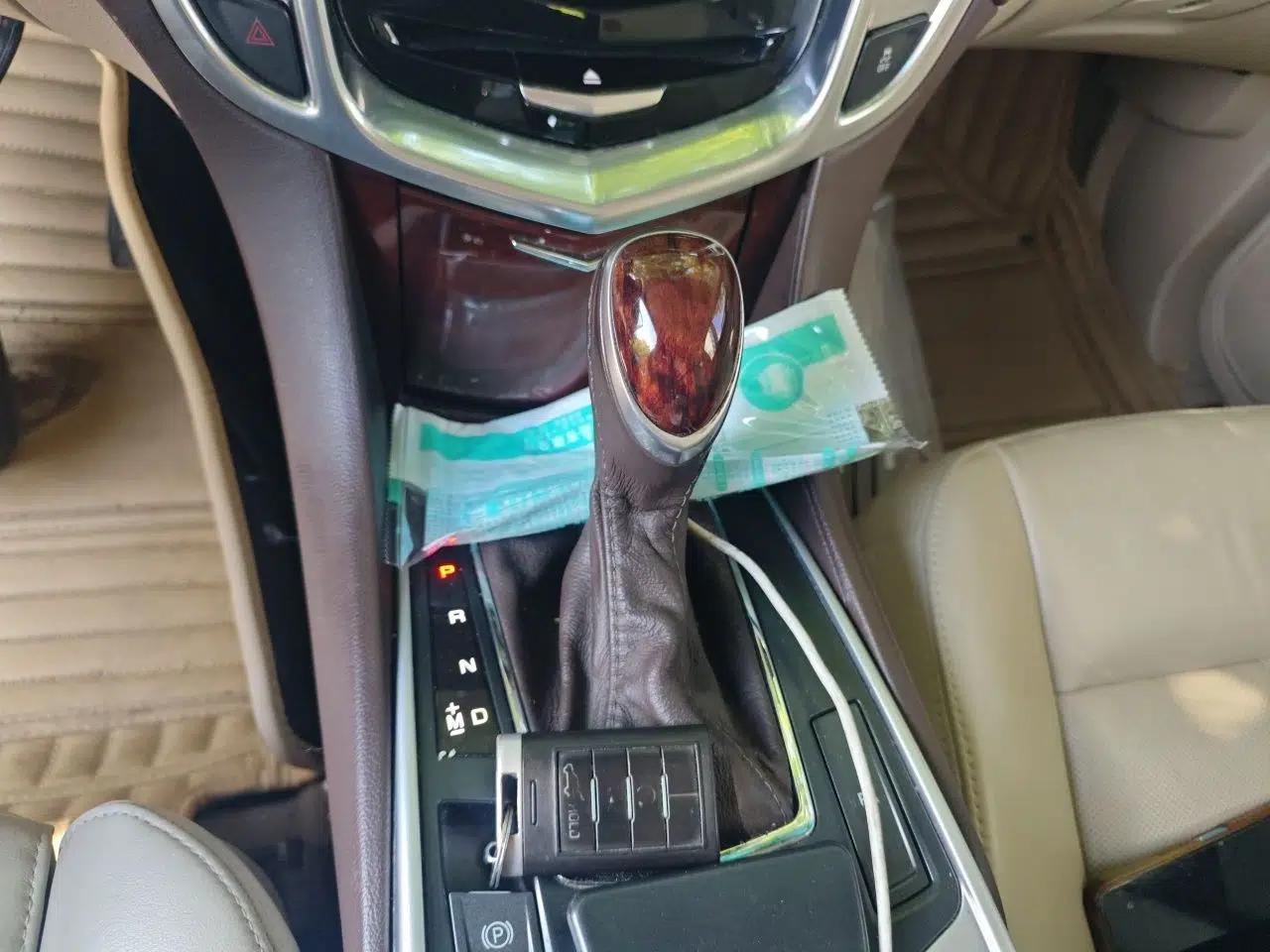 Cadillac SRX 2013 3.0L Elite Model — миниатюра 15