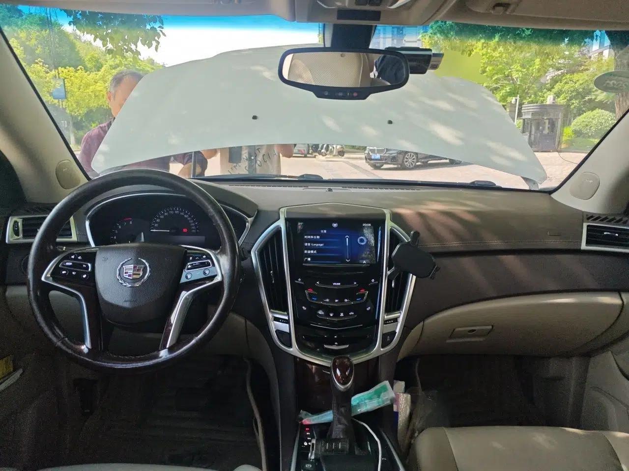 Cadillac SRX 2013 3.0L Elite Model — миниатюра 10