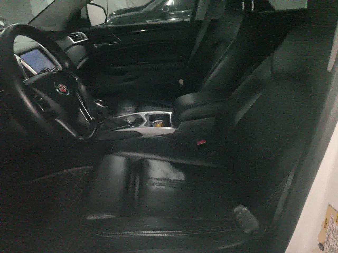 Cadillac SRX 2015 3.0L Elite Model — миниатюра 16