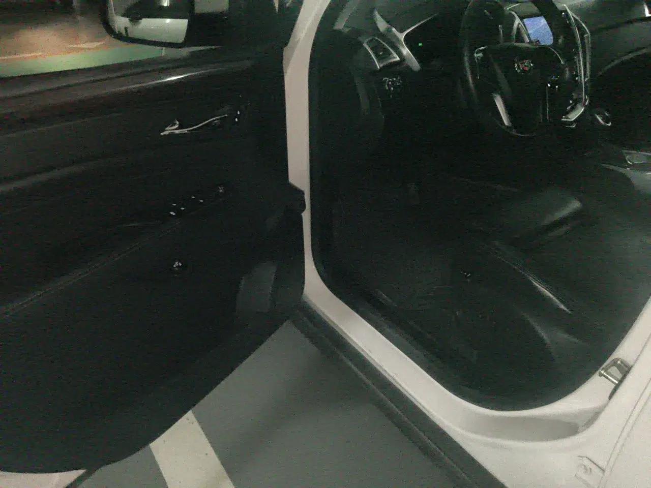 Cadillac SRX 2015 3.0L Elite Model — миниатюра 17