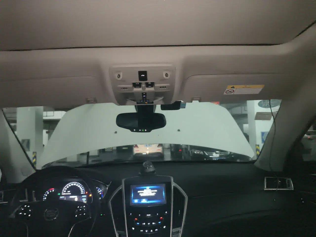 Cadillac SRX 2015 3.0L Elite Model — миниатюра 19