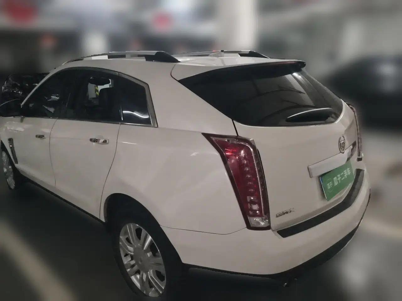 Cadillac SRX 2015 3.0L Elite Model — миниатюра 4