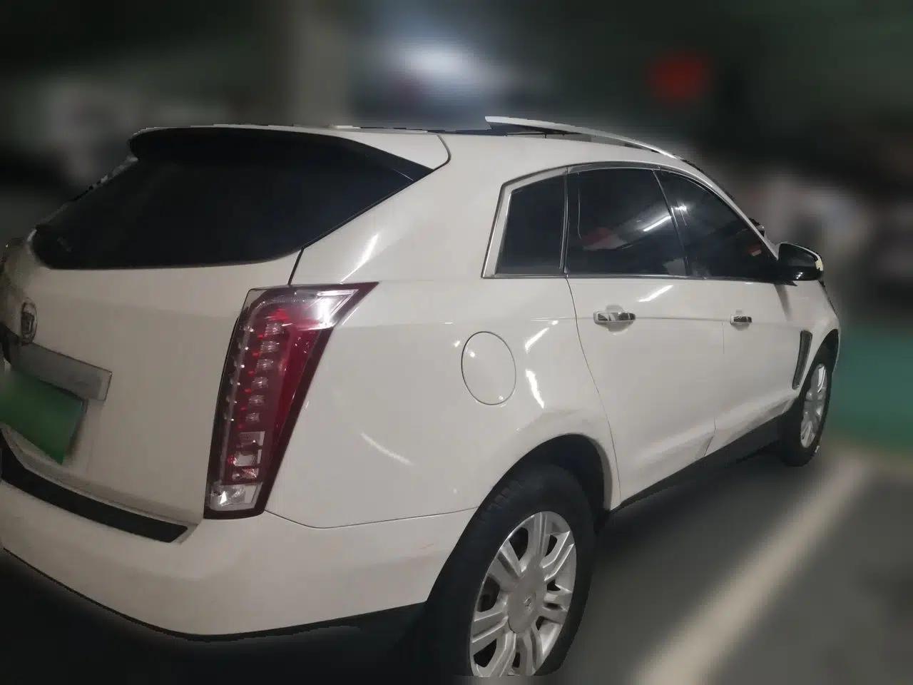 Cadillac SRX 2015 3.0L Elite Model — миниатюра 6