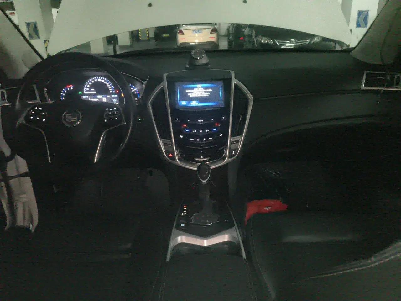 Cadillac SRX 2015 3.0L Elite Model — миниатюра 10