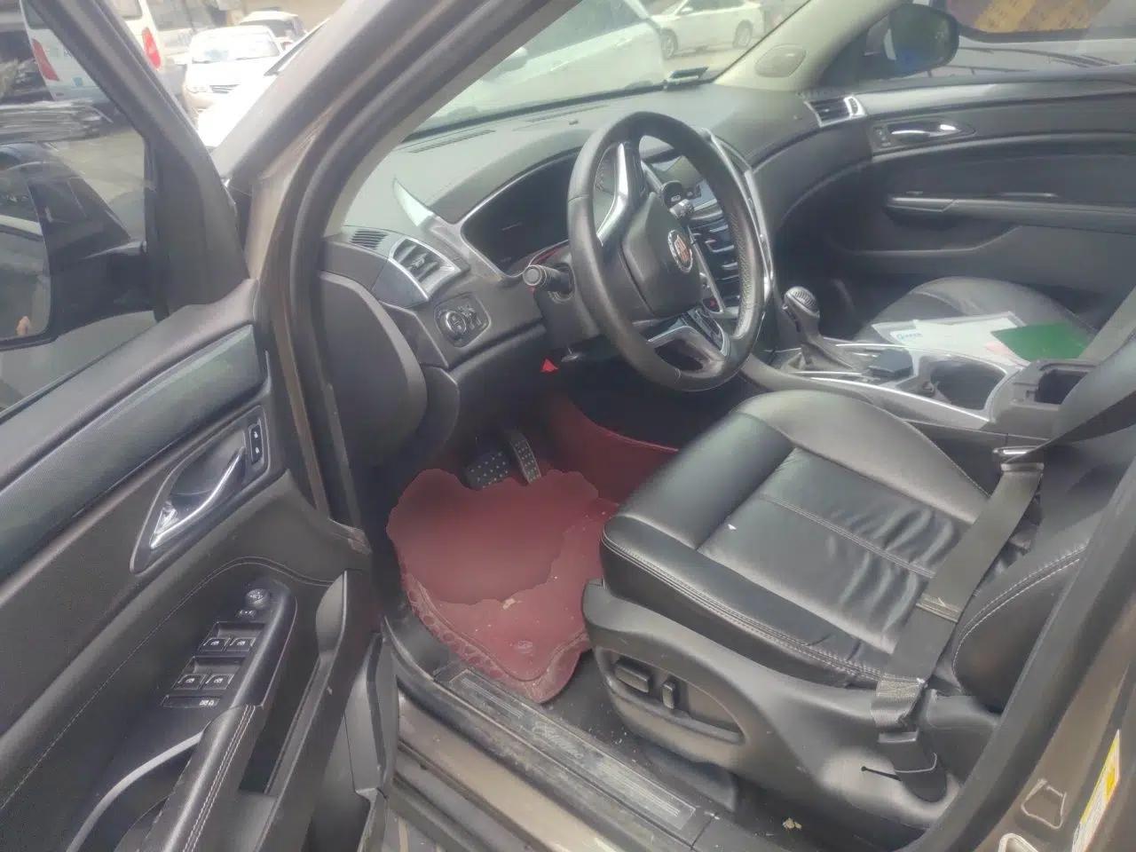 Cadillac SRX 2014 3.0L Comfort Model — миниатюра 17