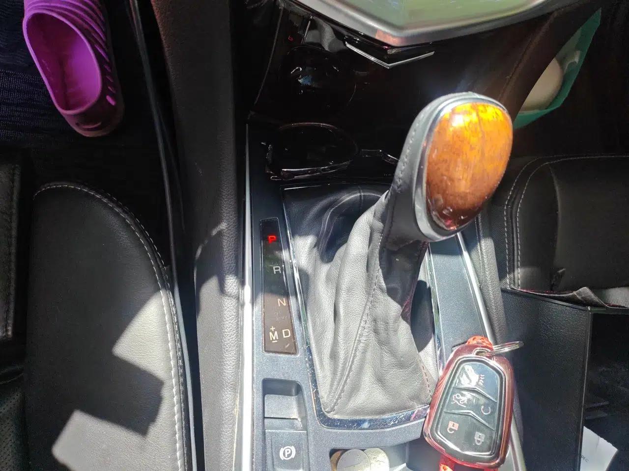 Cadillac SRX 2013 3.0L Elite Model — миниатюра 15