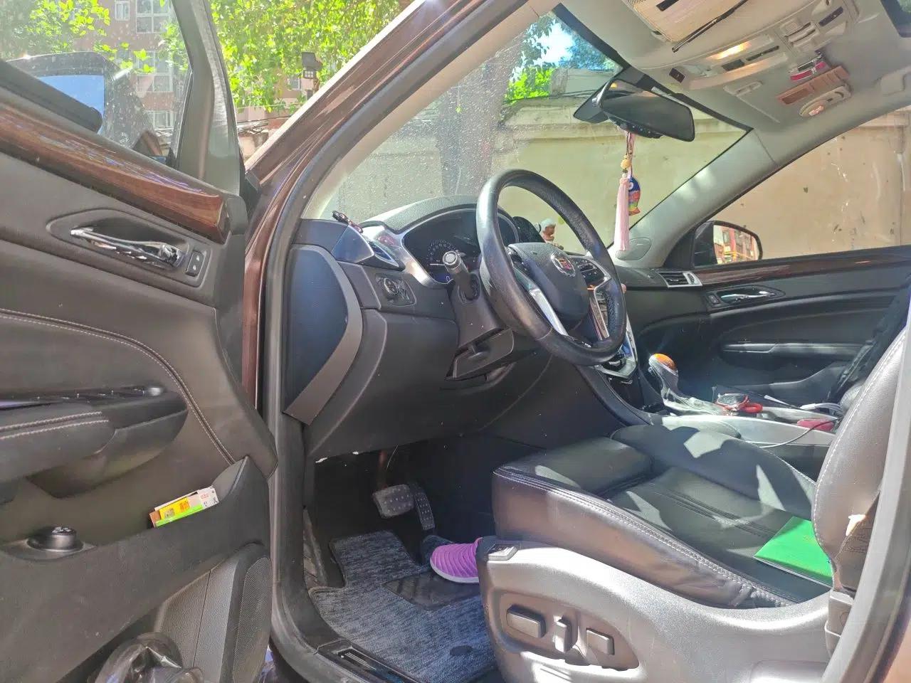 Cadillac SRX 2013 3.0L Elite Model — миниатюра 17