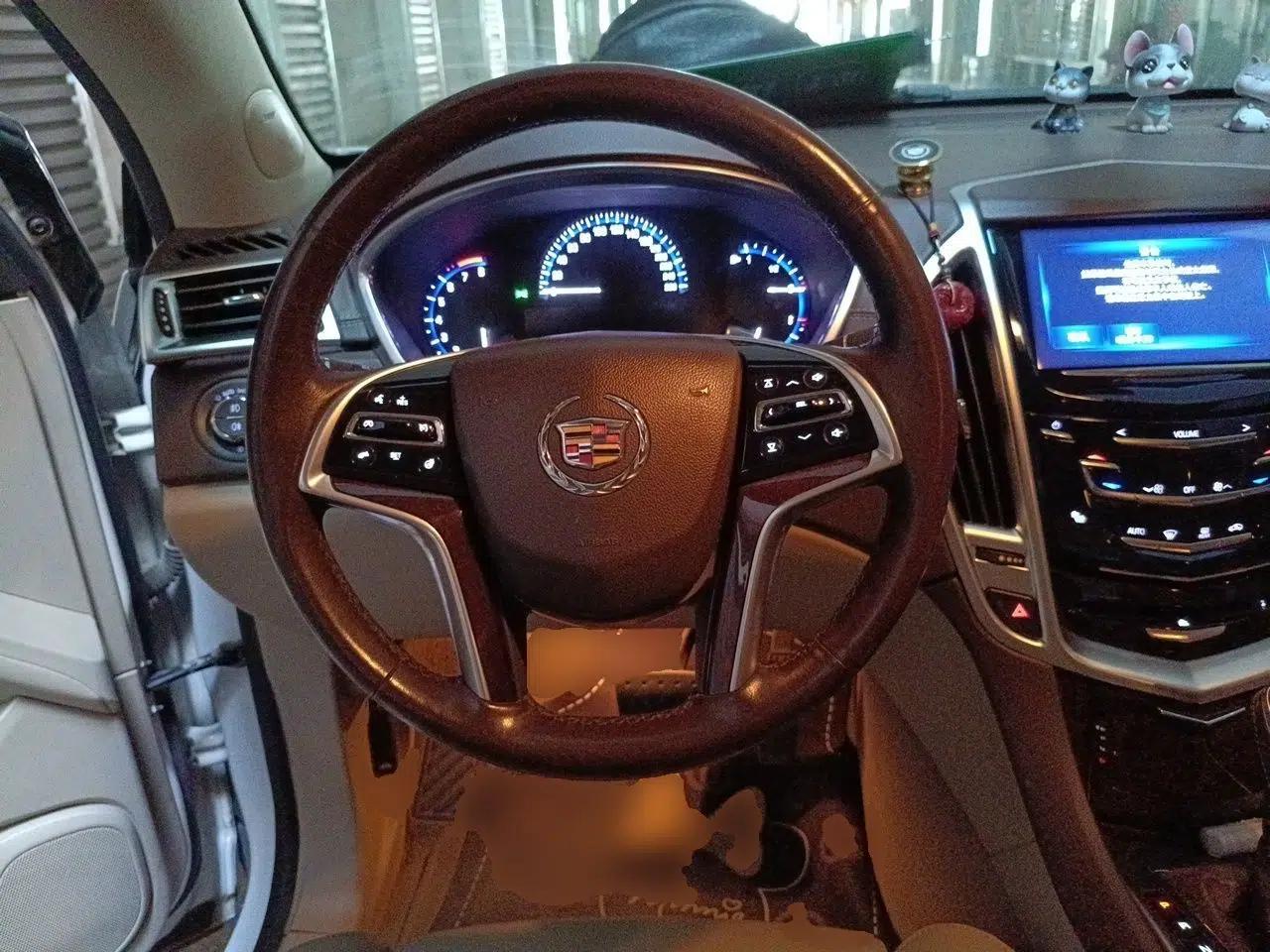 Cadillac SRX 2015 3.0L Elite Model — миниатюра 11