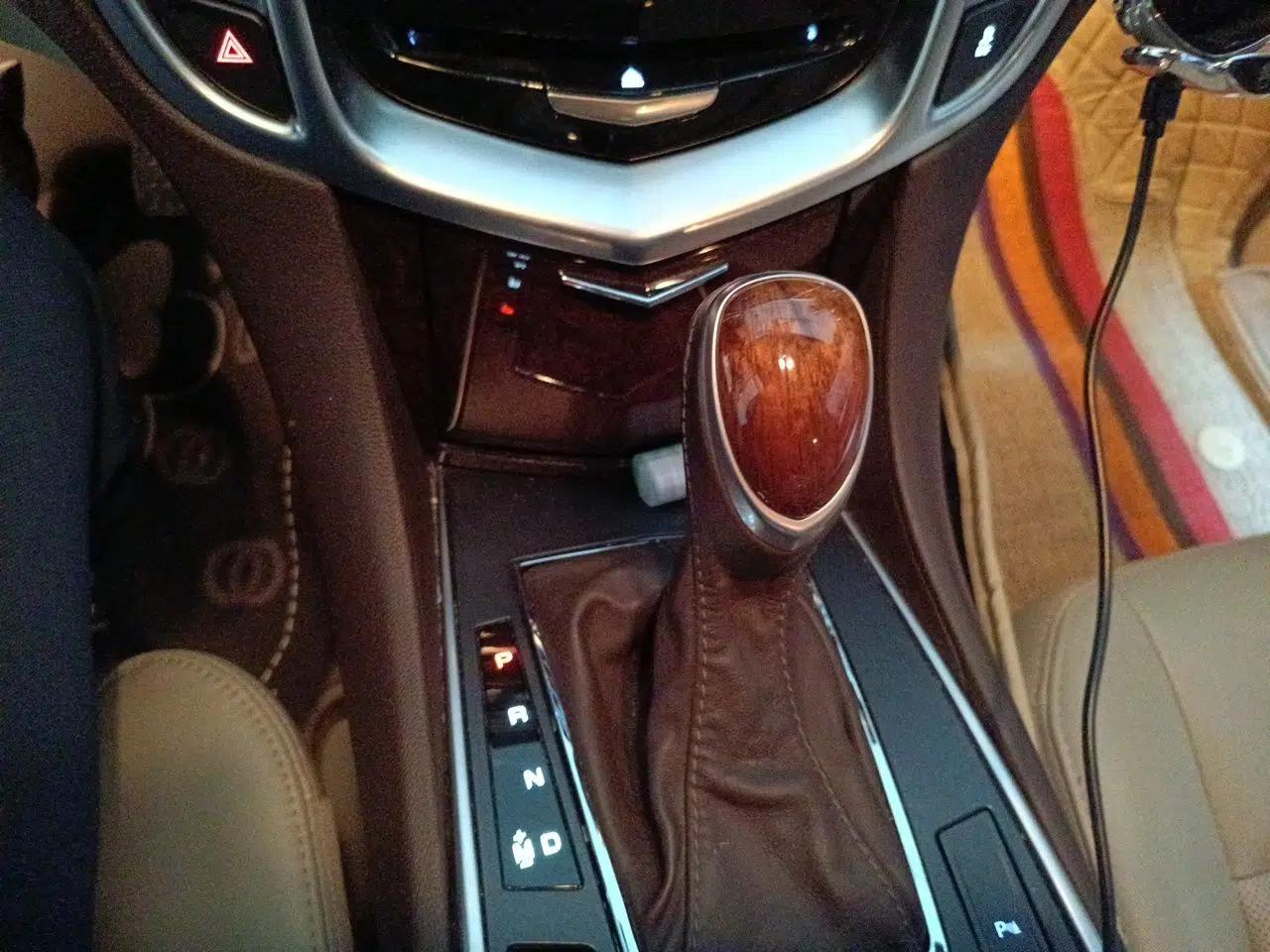 Cadillac SRX 2015 3.0L Elite Model — миниатюра 15
