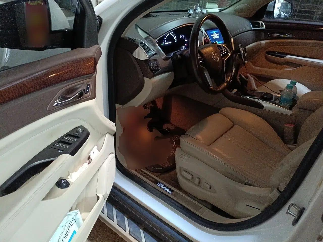 Cadillac SRX 2015 3.0L Elite Model — миниатюра 17