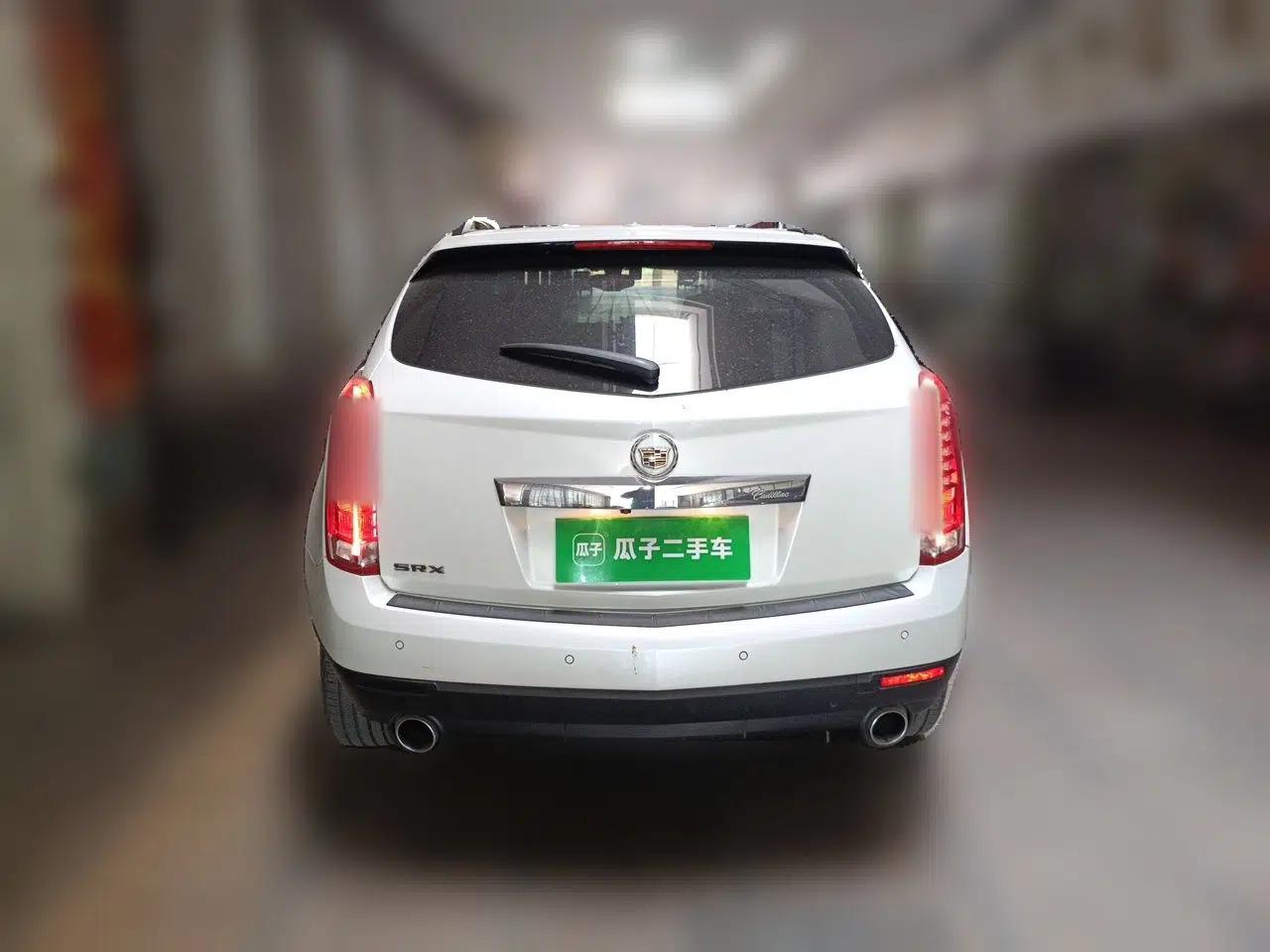 Cadillac SRX 2015 3.0L Elite Model — миниатюра 5