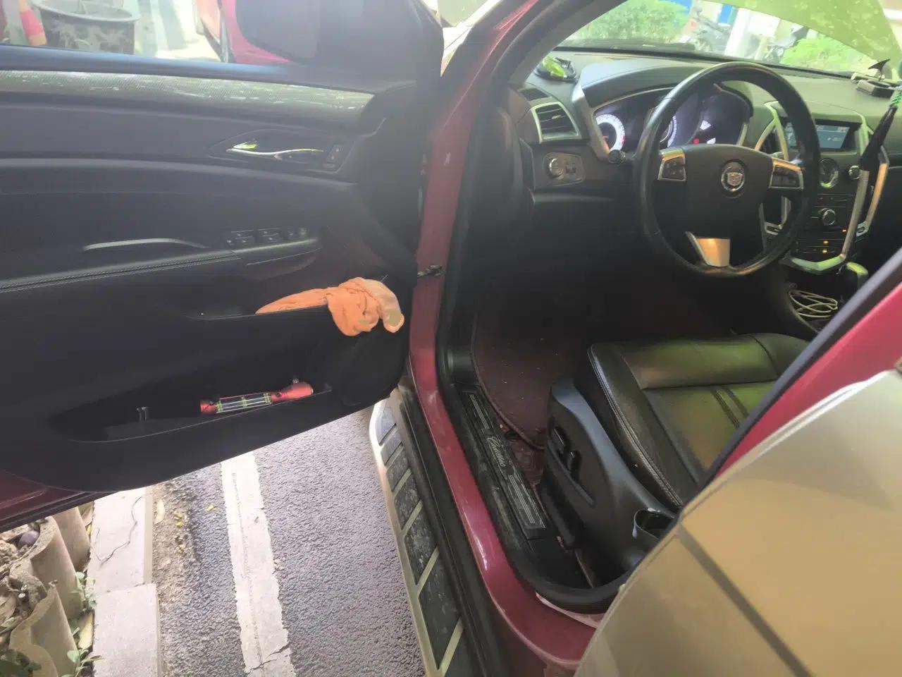 Cadillac SRX 2013 3.0L Comfort Model — миниатюра 17