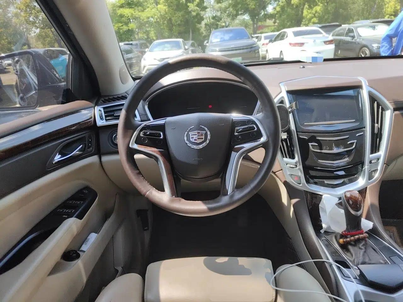 Cadillac SRX 2015 3.0L Elite Model — миниатюра 11