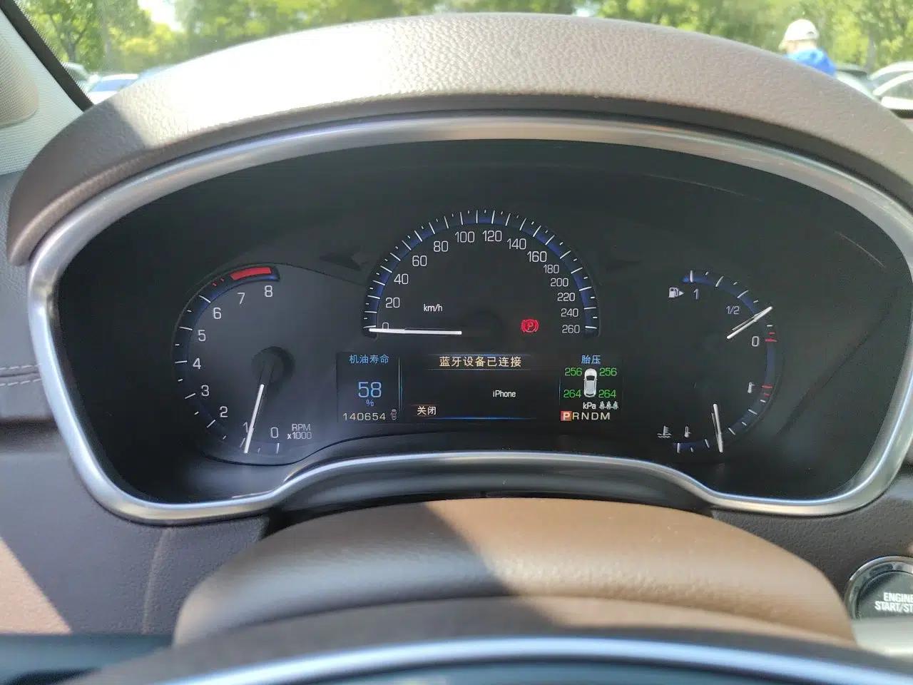 Cadillac SRX 2015 3.0L Elite Model — миниатюра 12
