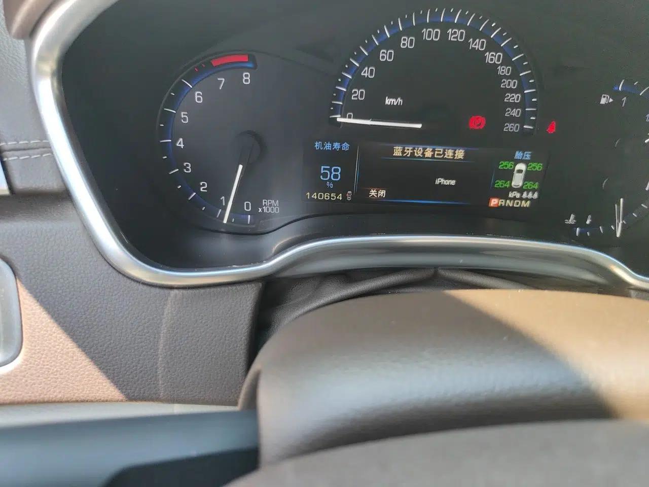 Cadillac SRX 2015 3.0L Elite Model — миниатюра 13