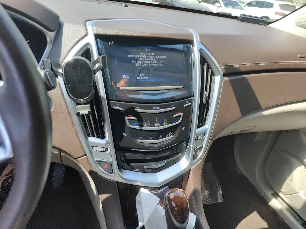 Cadillac SRX 2015 3.0L Elite Model — миниатюра 14