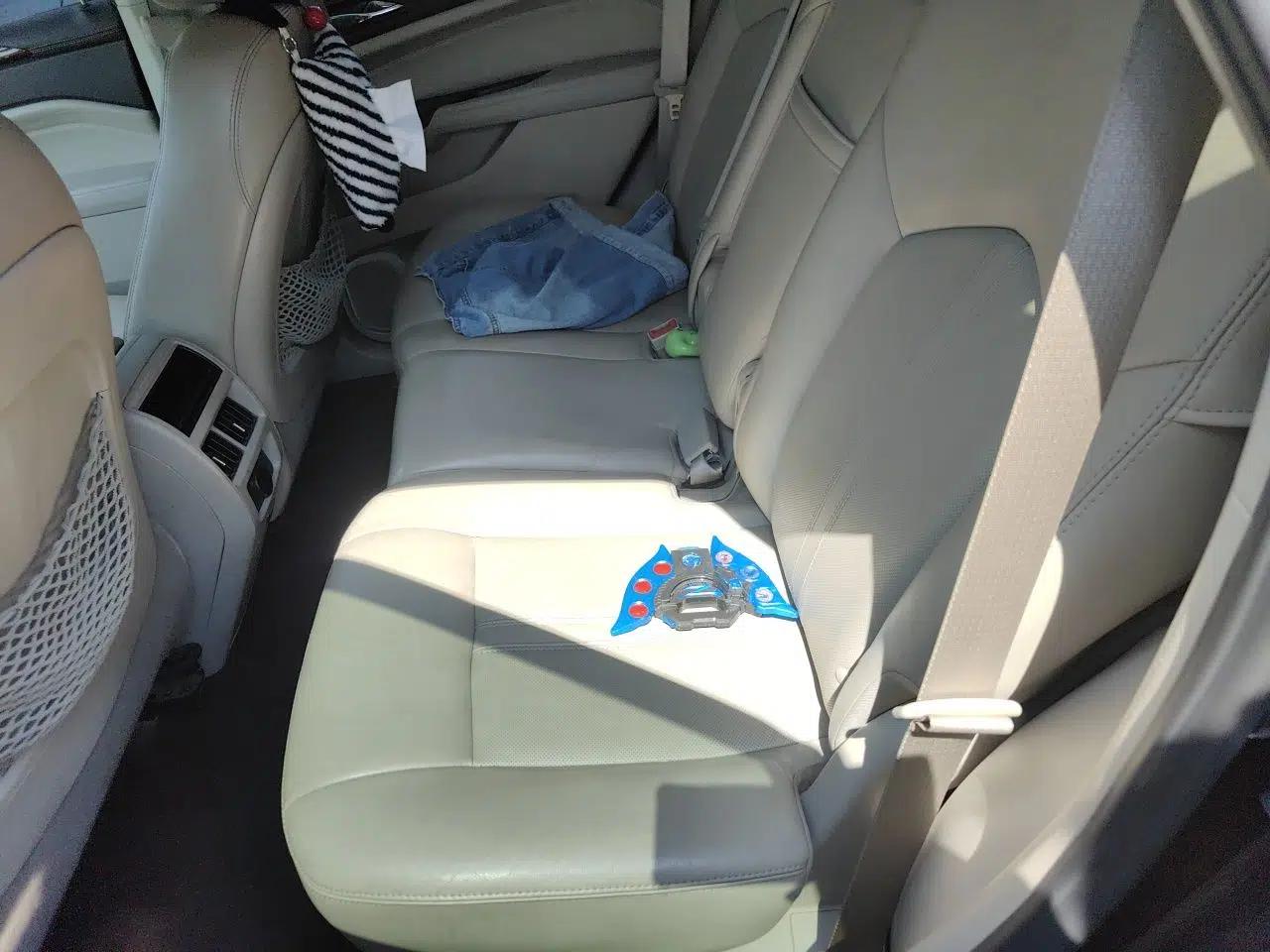 Cadillac SRX 2015 3.0L Elite Model — миниатюра 18