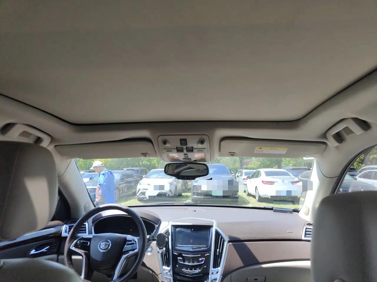 Cadillac SRX 2015 3.0L Elite Model — миниатюра 19