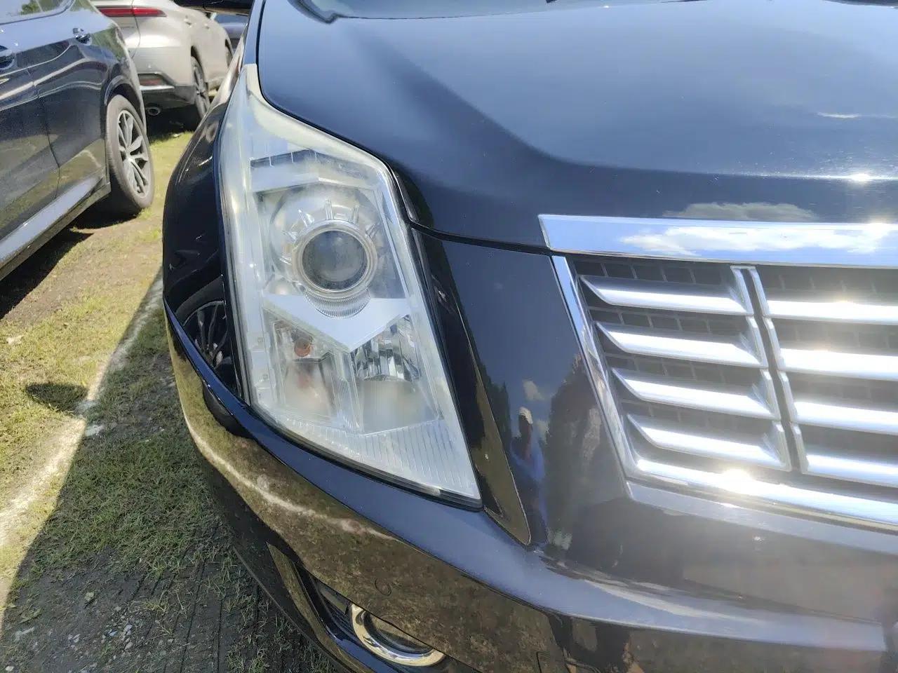 Cadillac SRX 2015 3.0L Elite Model — миниатюра 7
