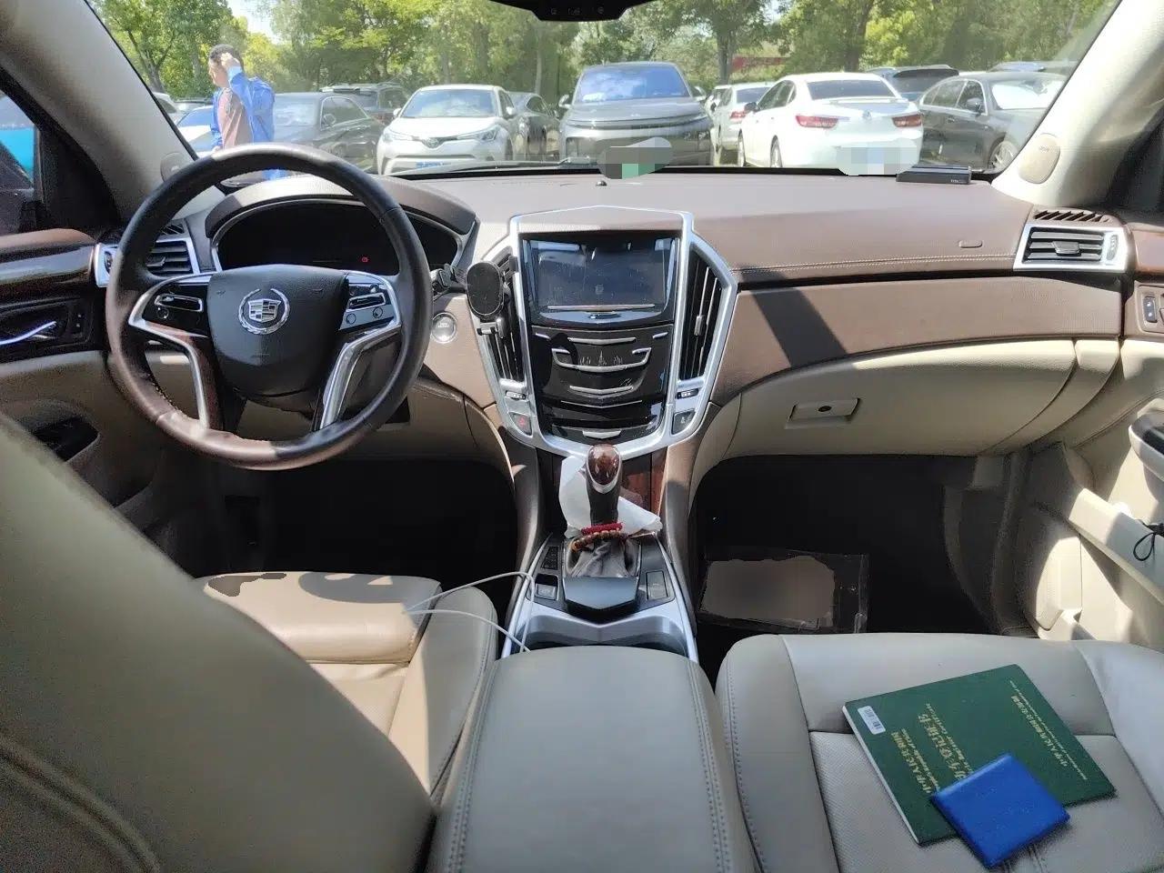 Cadillac SRX 2015 3.0L Elite Model — миниатюра 10