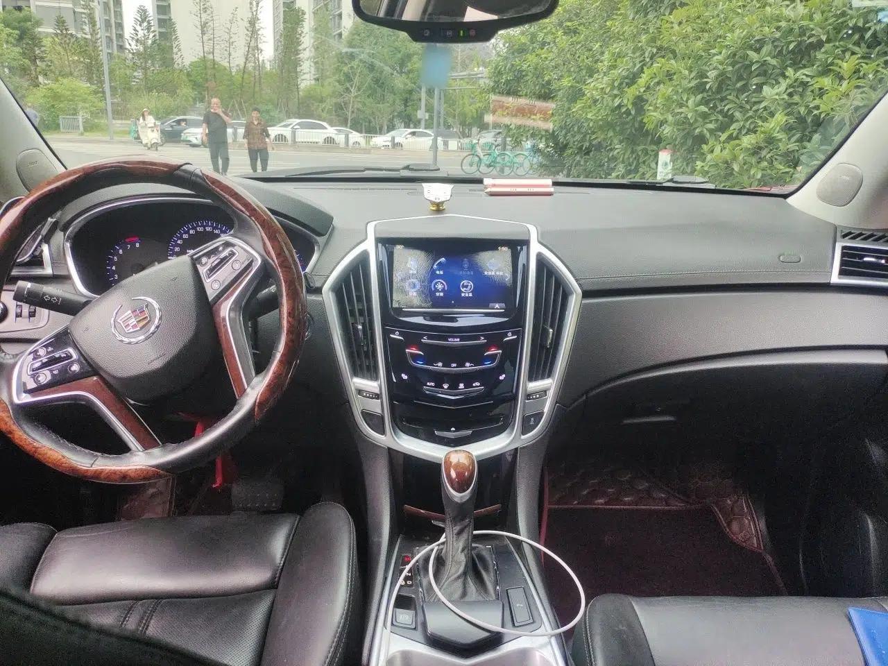 Cadillac SRX 2013 3.0L Luxury Model — миниатюра 10